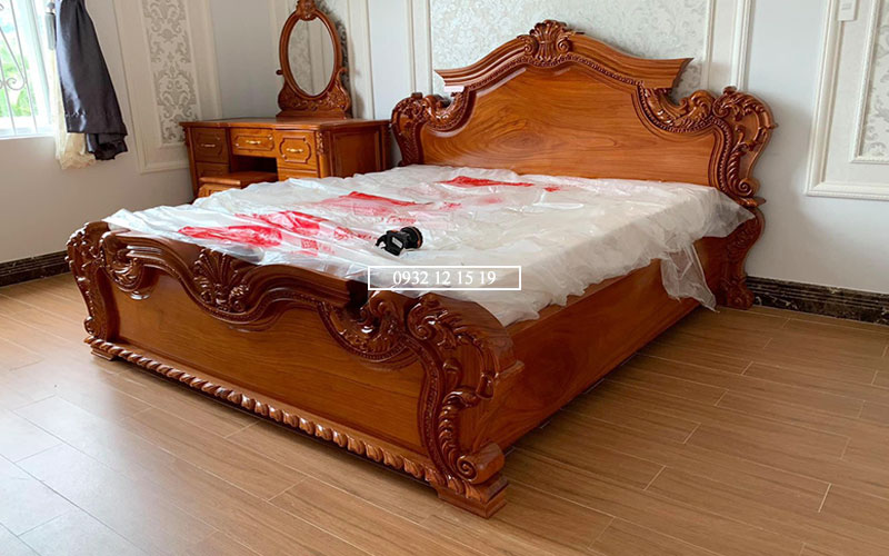 Giường gõ đỏ đẹp vừa được gia đến tay khách hàng